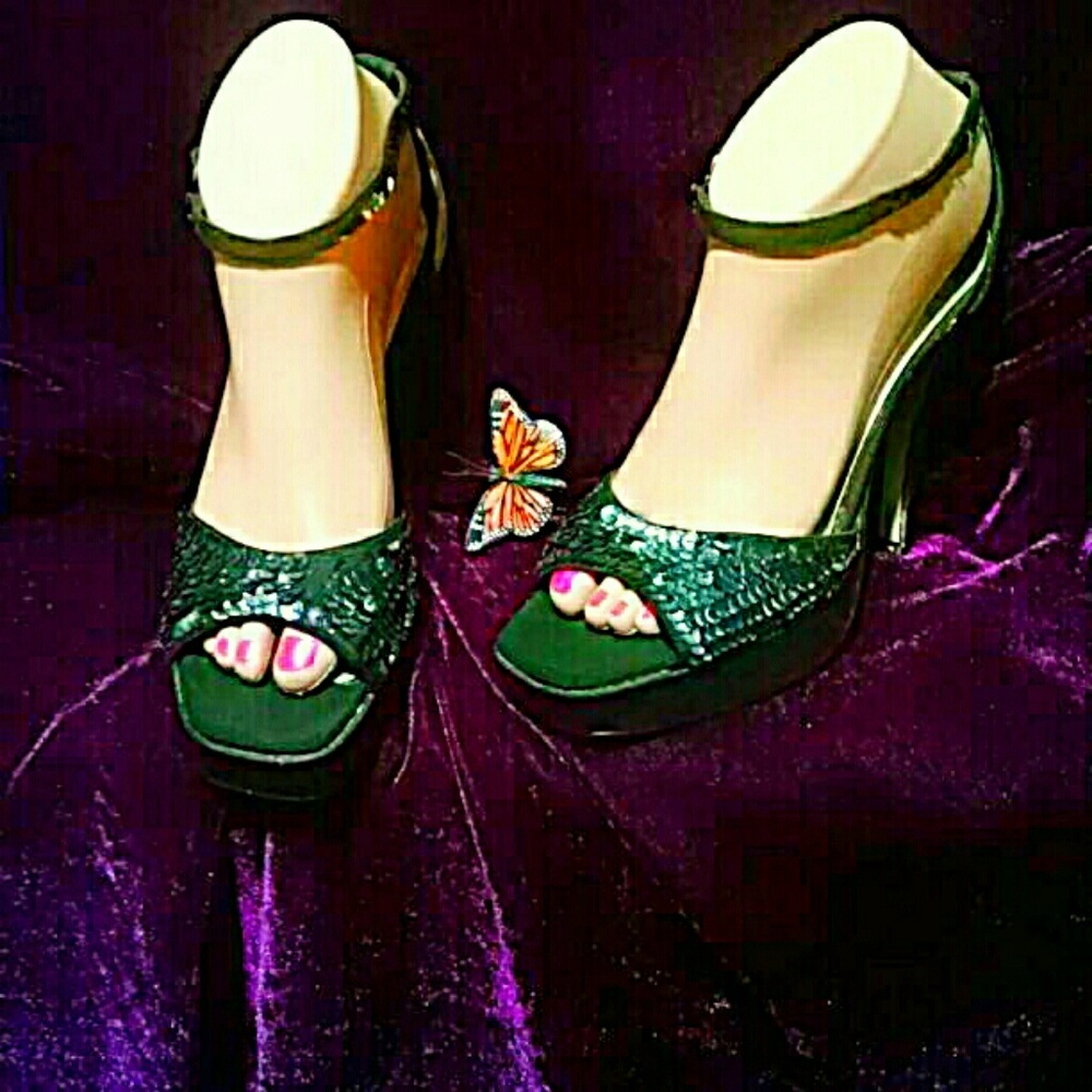 Ahhmazing Sequin Black Sandals!